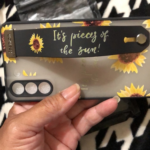 🌻HOST PICK!🌻 Phone Case for Samsung Galaxy S21+ - Picture 3 of 13